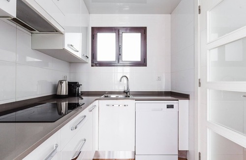Les Tres Torres Apartment | Blueground | Vila de Gràcia 2bd apartment