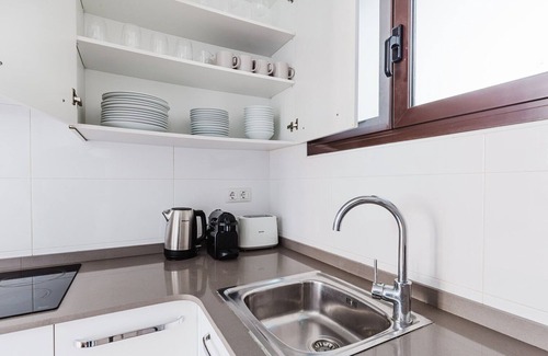 Les Tres Torres Apartment | Blueground | Vila de Gràcia 2bd apartment