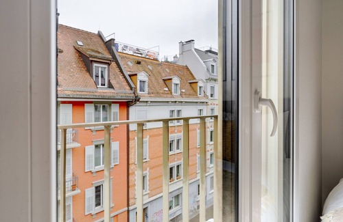 Sihlfeld Apartment | Blueground | Wiedikon, elevator, nr museums & mall