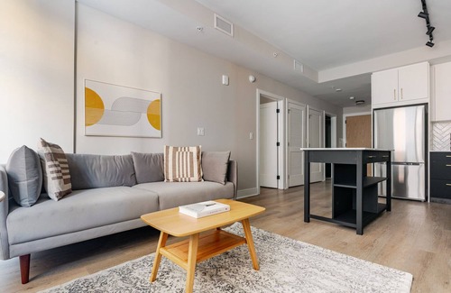 Woodmont Triangle Apartment | Blueground | Woodmont, pool & w/d, nr Bethesda Row