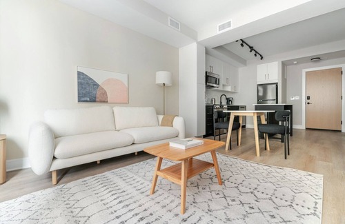 Woodmont Triangle Apartment | Blueground | Woodmont, pool & w/d, nr Bethesda Row
