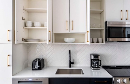 Woodmont Triangle Apartment | Blueground | Woodmont Triangle, pool, nr Cabin John Park