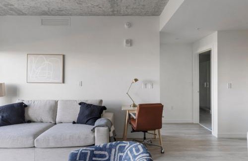 Edgewater Apartment | Blueground Wynwood gym roof pool nr dining MIA-93