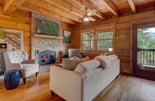 East Ellijay Cabin | Bluejay - Mountain Views | Pet Friendly | Hot Tub | Theater Room | Pool Table | Foosball | Firepit