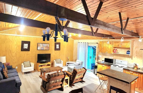 Bracebridge Cottage | Bluejays - Waterfront cottage on Muskoka River