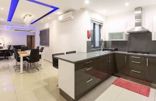 Tower Road Apartment | Bluemist Flat-hosted by Sweetstay