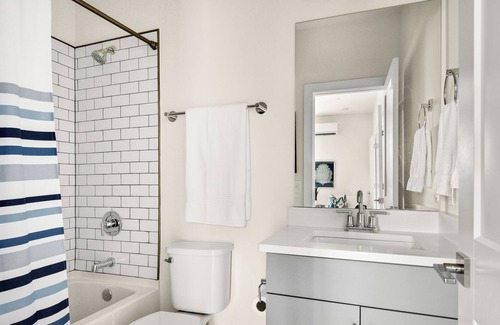 Hermitage House | "Blues Alley #9" 3 bed-3-1/2 baths-15 minutes to Downtown Nashville