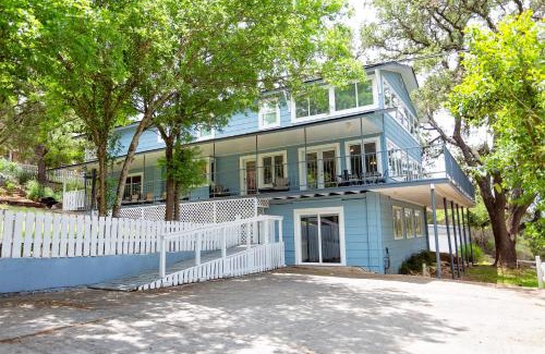 Canyon Lake House | Blues Escape 4000 sqft. A few steps to Canyon Lake