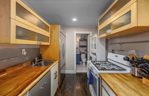 Saugatuck House | Bluestar Cottage - 2BR with Hot Tub