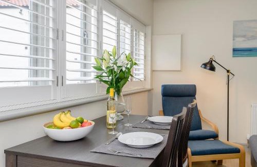 Louth House | Bluestone Cottage