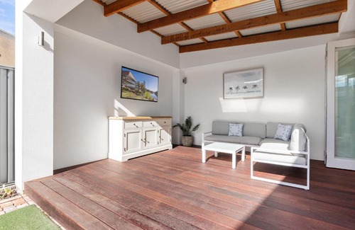 North Adelaide House | Bluestone Symmetrical Cottage with Outdoor Area
