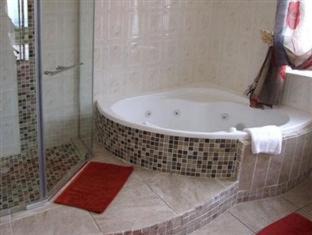 Bluewater Bay House | Bluewater Beachfront Guest House
