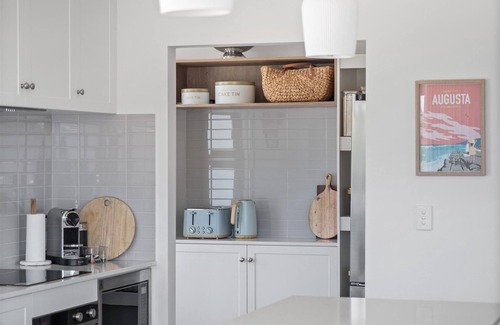 Augusta House | Bluewater Retreat - Bluewater Retreat - Breeze to the beach with ease
