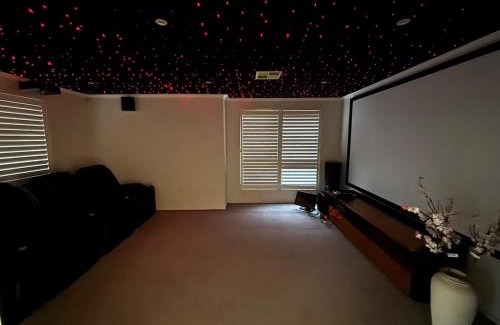 Tascott Villa | Bluewatersanctuary holiday house