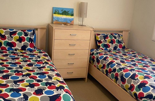 Boat Harbour House | Bluey's Lodge - ideally located family entertainer, close to One Mile Beach