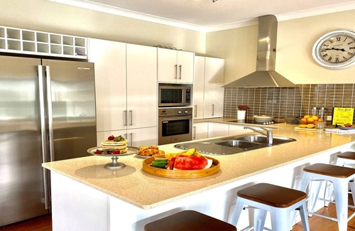 Boat Harbour House | Bluey's Lodge - ideally located family entertainer, close to One Mile Beach