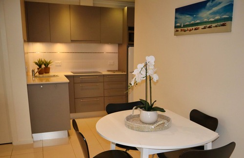 Blueys Beach Apartment | BLUEYS APARTMENT 2 bedrooms *Sleeps 4 * walk to cafes and beach