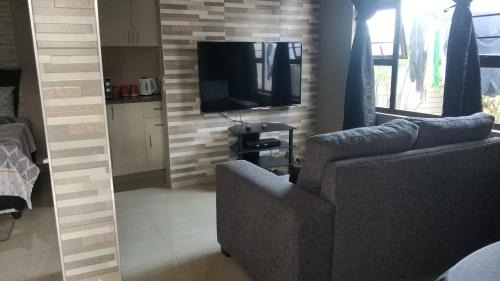 Bluff Apartment | Bluff Marine Drive Self Catering Cottage A