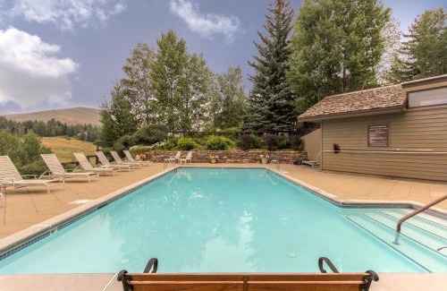 Elkhorn Village Apartment | Bluff Mountain Charmer