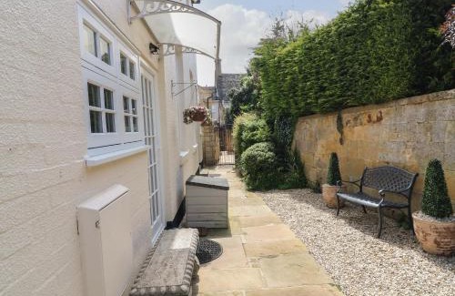 Broadway House | Blundell's Cottage