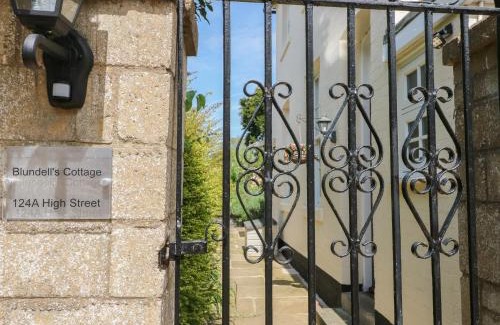 Broadway House | Blundell's Cottage