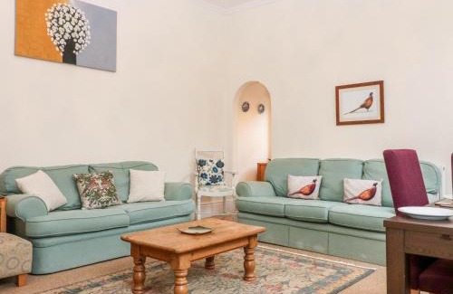 Broadway House | Blundell's Cottage