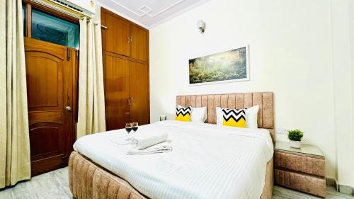 Rohini Apartment | BluO Modern 2BHK Rohini - Parking , Balcony