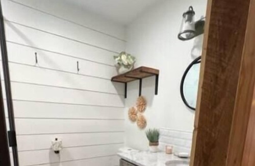 Waco Cabin | Blush Cabin 4min to Homestead 18min to Magnolia