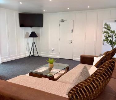 Blyth Apartment | Blyth 6 Bed Apart