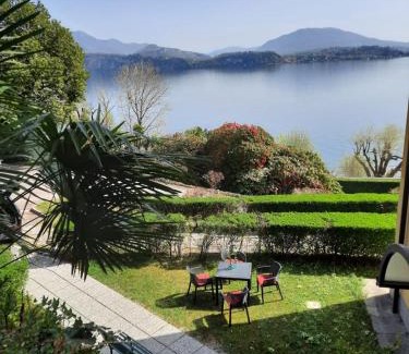 Belgirate Apartment | BMP APARTMENT GIOIOSA 2 giardino vista Lago Maggiore