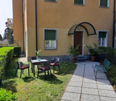 Belgirate Apartment | BMP APARTMENT GIOIOSA 2 giardino vista Lago Maggiore
