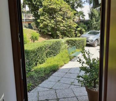 Belgirate Apartment | BMP APARTMENT GIOIOSA 2 giardino vista Lago Maggiore