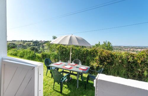 Patio Apartment | BnB Homes Large fully equipped Apartment with 2 bedrooms, swimming pool & patio