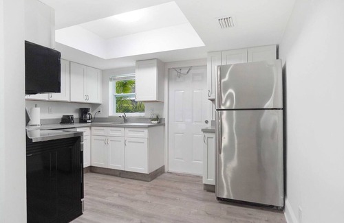 Downtown Fort Lauderdale Apartment | BnB Hyperion Brand New 2b2b Retreat w Patio