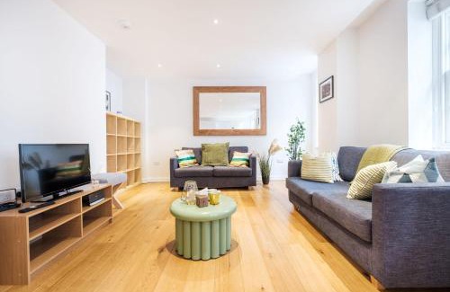 Billingsgate Apartment | BnBNova - 2BR - City of London