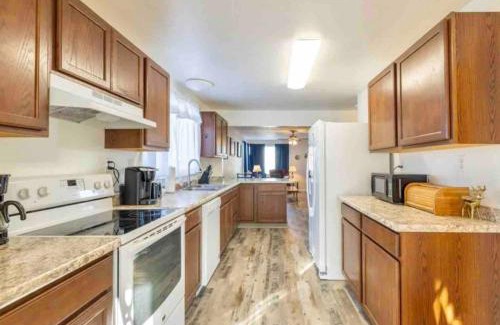 Butte House | Bo's Copper City Charmer, easy Freeway Access, open floorplan