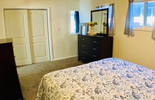 Butte House | Bo's Copper City Charmer, easy Freeway Access, open floorplan