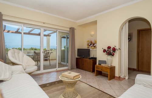 Estombar Apartment | Boa Nova 30/8 professionally cleaned 1-bedroom apartment close to Carvoeiro and Ferragudo