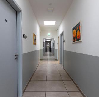 Hanau Apartment | BOARDINGHOUSE KAYSER Günstige Monteursunterkunft, Monteurwohnung in Hanau bei Frankfurt am Main und Aschaffenburg, KOSTENFREIE PARKPLÄTZE!