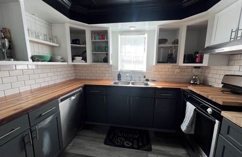 Georgetown House | BOAT AND PET FRIENDLY HOME LOCATED NEAR SAMPIT RIVER