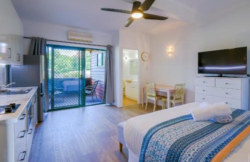 Urangan Resort | Boat Harbour Studio Apartments and Villas