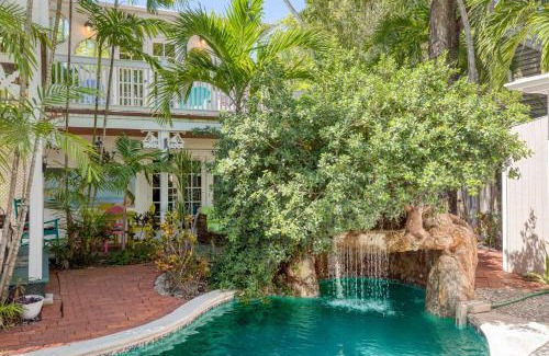 Key West Historic District House | Boat House by AvantStay Character Cottage Central Location w Shared Pool Month Long Stays