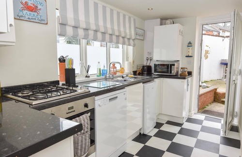 Cowes Apartment | Boat House Located in the Sailing Mecca of Cowes