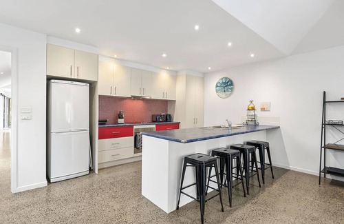 Barwon Heads Villa | Boat House Villa 1 - Central Barwon Heads