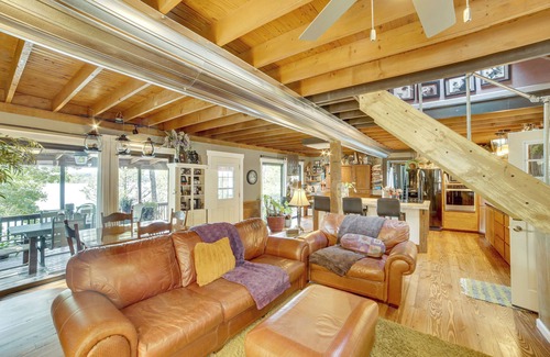 Shell Knob House | Boat Lift & Deck: Lakefront Retreat in Shell Knob