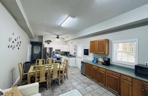 Cedar Point House | Boat & pet friendly. Minutes to Emerald Isle & a half mile to the boat ramp.
