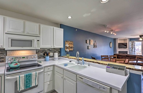 Camdenton Condo | Boat Ramp, Dock & Slip: Step-Free Camdenton Condo!