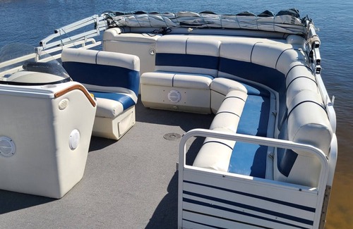 Summerton Boat Rental | BOAT Rental Only - Bentley Pontoon with new Garmin electronics