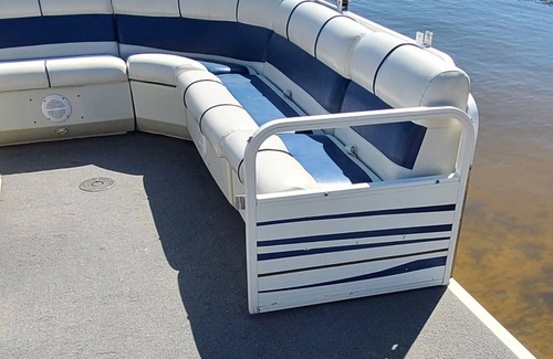 Summerton Boat Rental | BOAT Rental Only - Bentley Pontoon with new Garmin electronics