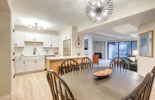 Village of Four Seasons Apartment | Boat Slip and Pool Access Lake of the Ozarks Condo